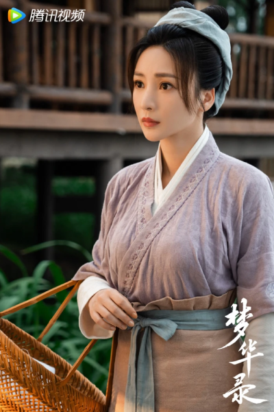 荒诞感镜头巡游